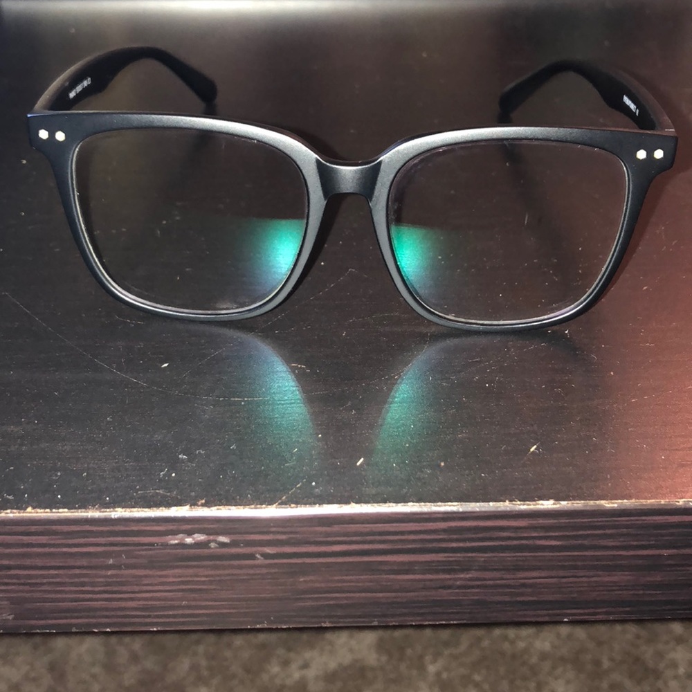 Oversized bold black frames with matte finish!